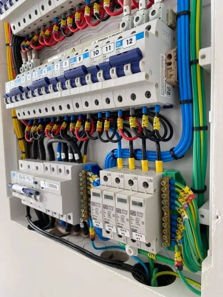 Serviços Elétricos